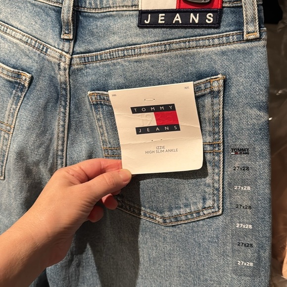 Tommy Jeans Women's Izzie High Rise Slim-Fit Ankle Jeans - DENIM LIGHT - Picture 5 of 7